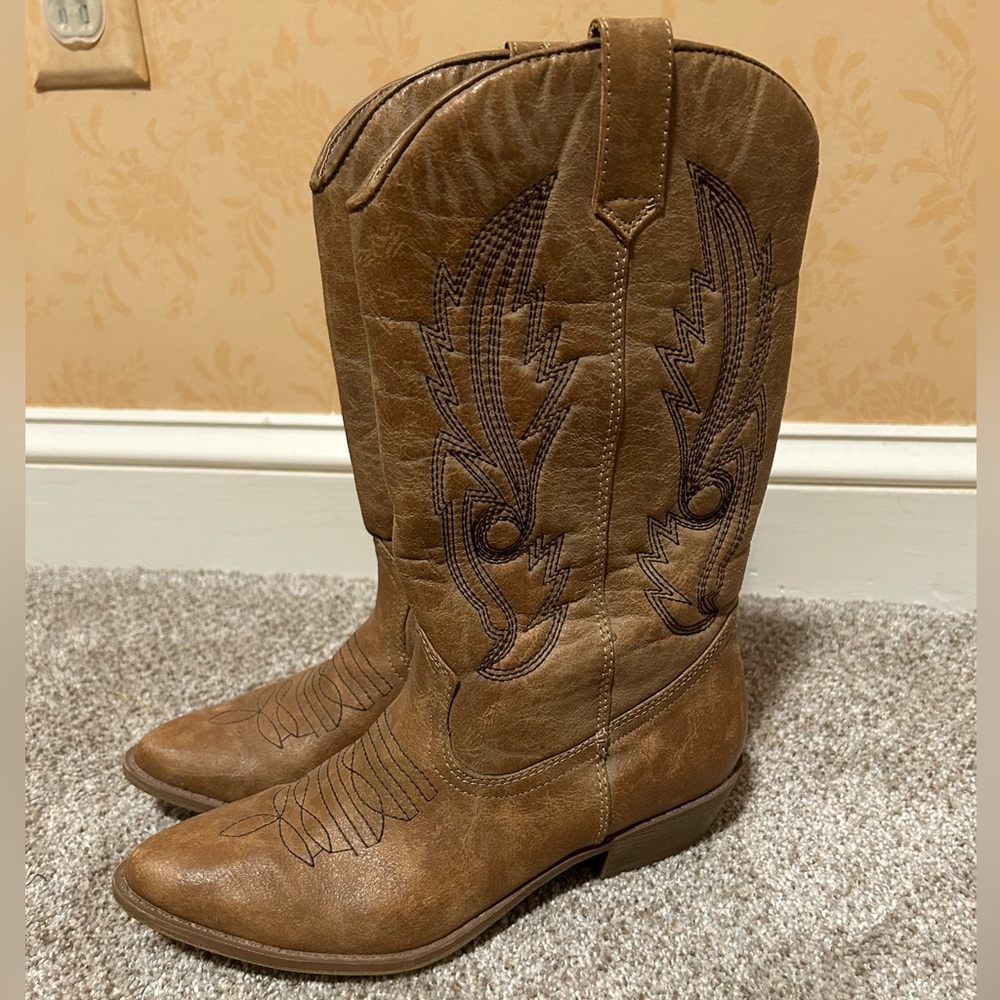 Women’s Cowboy Boots - brand is coconuts, size 6.5